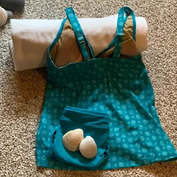 LLBean Women’s Tankini size 10 regular - barely worn - Picture 2 of 3